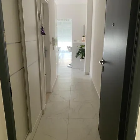 B Apartment *